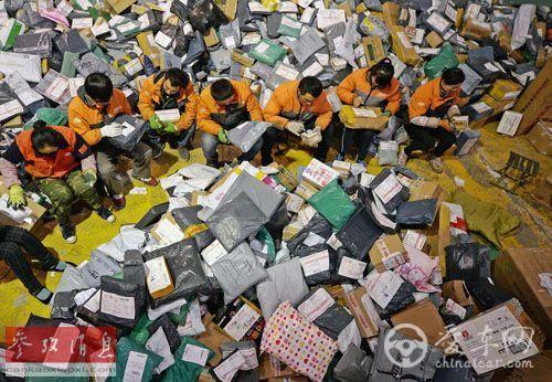 快递包装产垃圾量惊人 年耗胶带170亿米包装箱99亿个