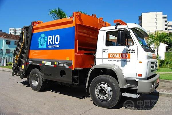 配备艾里逊全自动变速箱垃圾车为奥运环境保驾护航