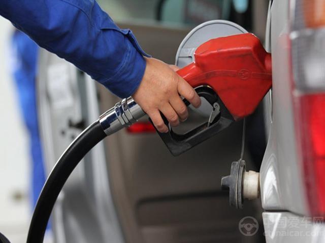 国内油价迎年内最大涨幅 加一油箱多花14元